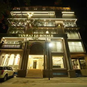 Yuvraj Le: Royale Hotel